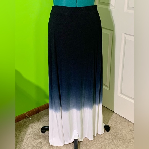 Torrid Black to White Dip Dye Slit Jersey Maxi Skirt - Picture 4 of 9